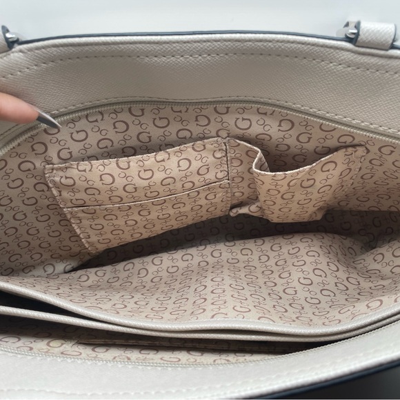 Guess bag los angles purse - Picture 9 of 9